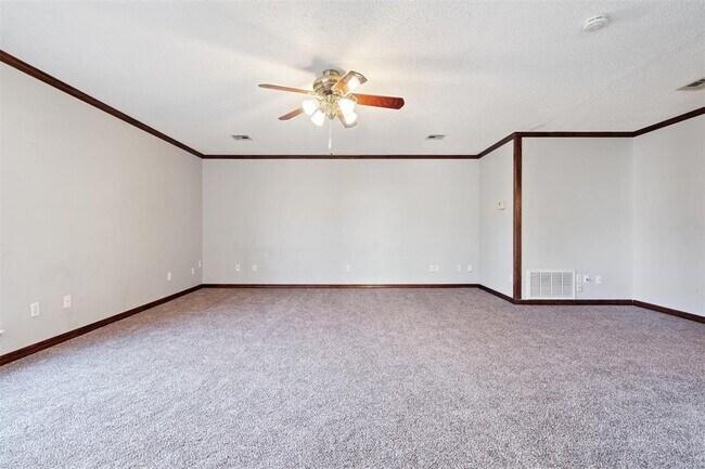 Building Photo - 805 Arlington Dr