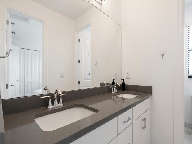 Building Photo - 11843 SW 13th Ct