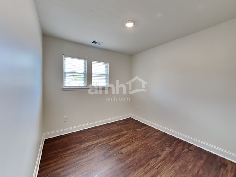 Building Photo - 769 Carnaby Ln