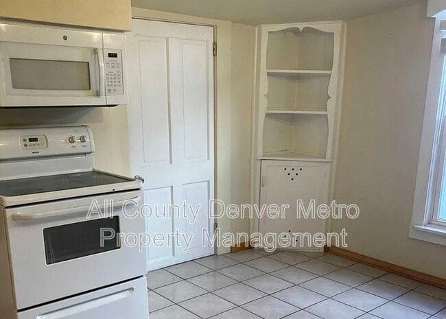Building Photo - 831 Elati St