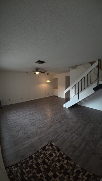 Building Photo - 15203 Morning Dr