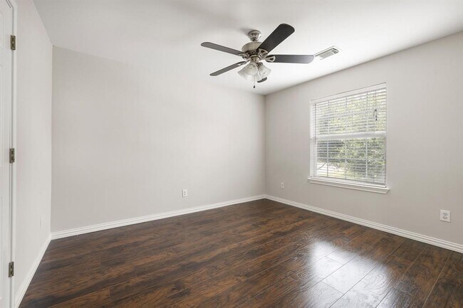Building Photo - 701 Stansted Manor Dr