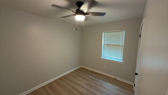 Building Photo - 39 Edgeview Heights Rd