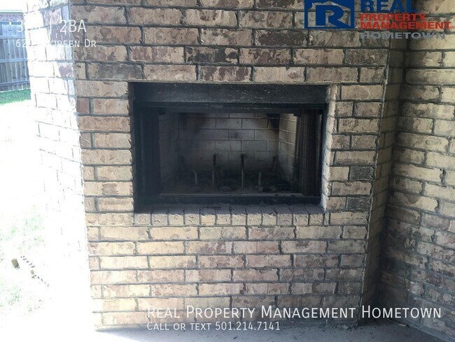 Building Photo - Magnificent 3/2 Home Tucked Away in a Beau...