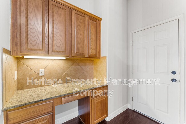 Building Photo - 11 Sable Valley