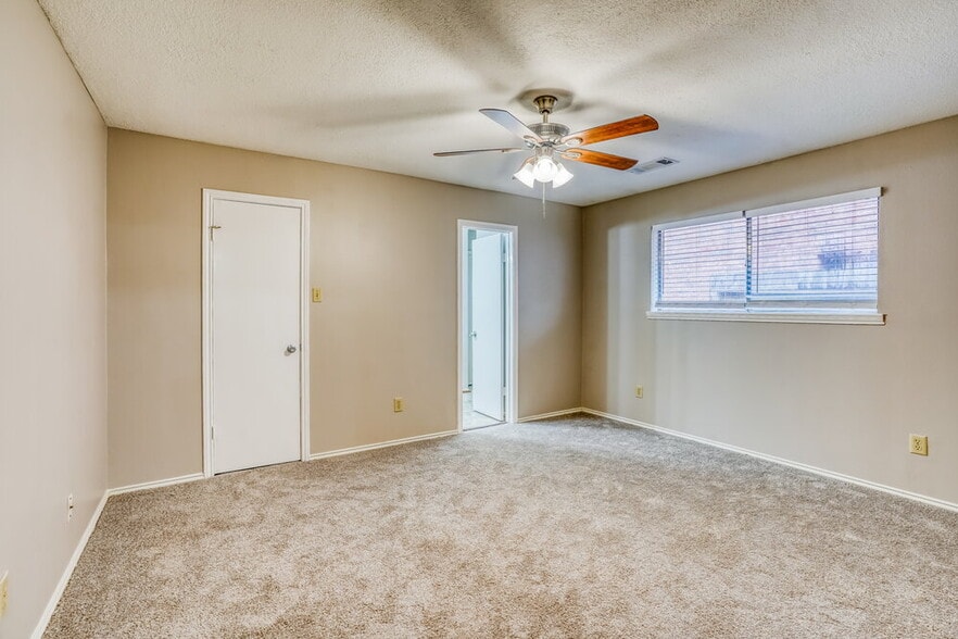 Building Photo - 3202 Palm Desert Ln