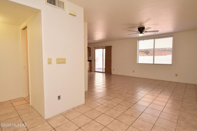 Building Photo - 2926 N Cardell Cir