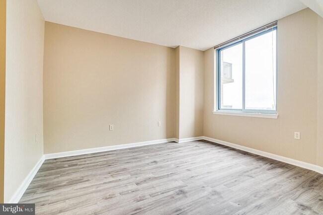 Building Photo - 851 N Glebe Rd