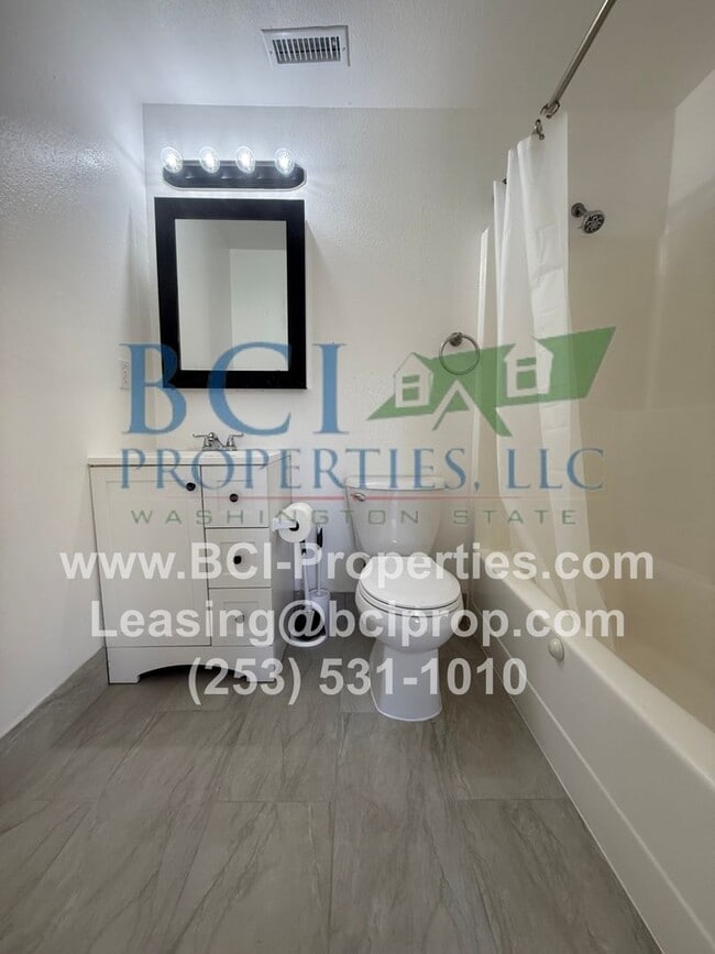 Building Photo - Beautiful 2 Bedroom House Available for im...
