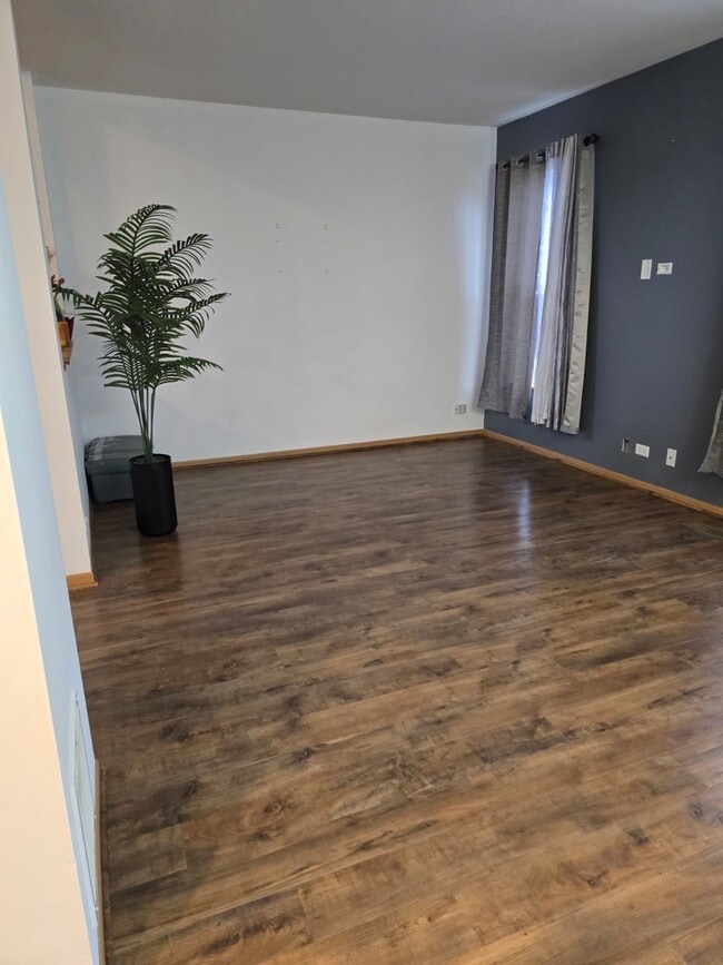 Building Photo - 549 S Jade Ln