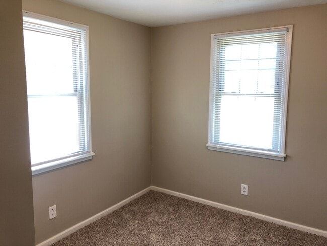 Building Photo - Move In Ready!