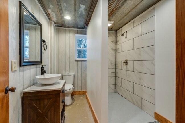 Building Photo - 134 Howes Chapel Rd