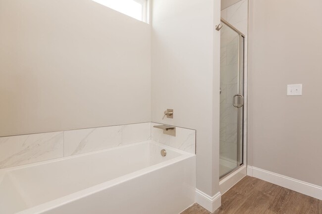 Building Photo - Modern 4 Bedroom Home in Red Bank