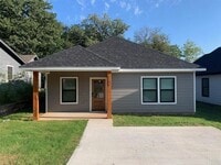 Building Photo - 727 E Gandy St