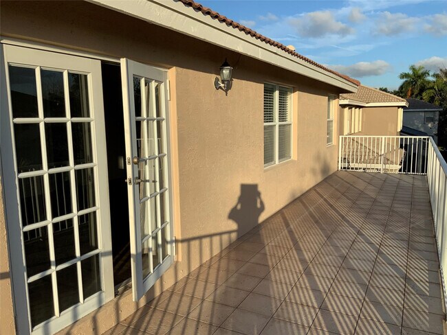 Building Photo - 17374 SW 47th Ct