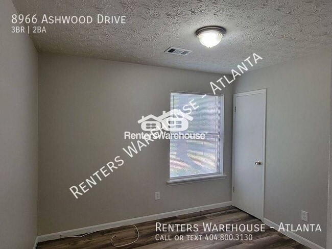 Building Photo - 3 Bedroom Ranch floorplan on wooded lot in...