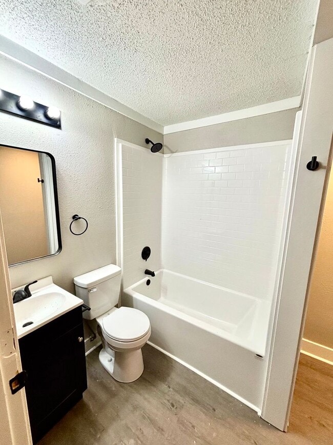 Building Photo - 4818 Morton- Move In Ready!