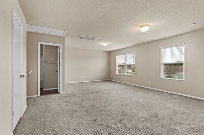 Building Photo - Beautiful home Located in desirable west F...