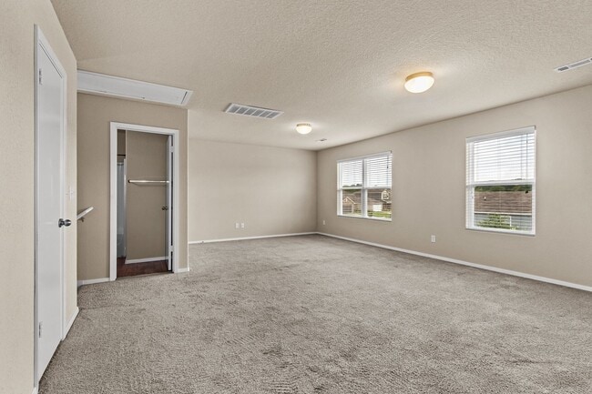 Building Photo - Beautiful home Located in desirable west Fayetteville neighborhood with playground