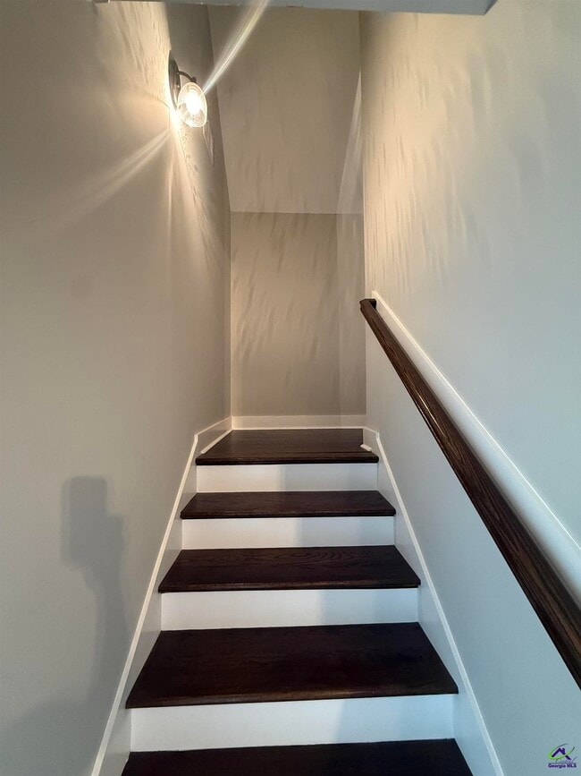 Building Photo - 221 Perth Ct