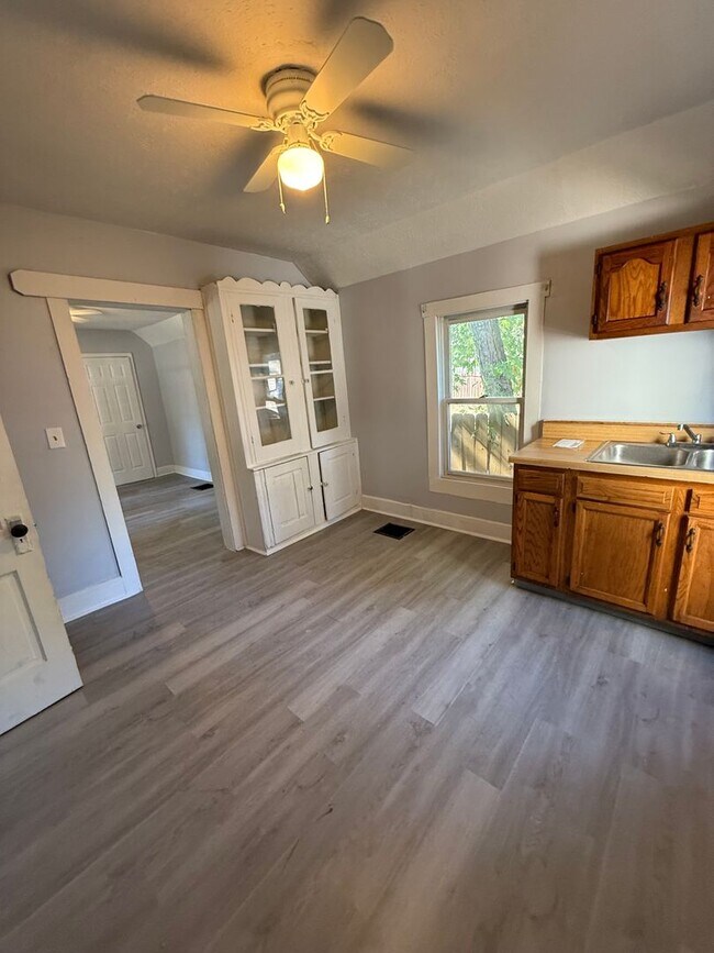 Building Photo - SECTION 8 and EDEN Accepted!! Newly Renova...