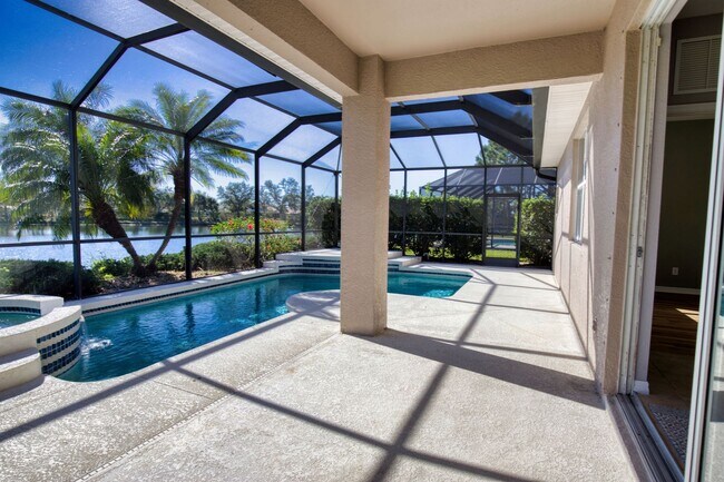 Building Photo - Annual Pool Home in The Stoneybrook Community of Venice!