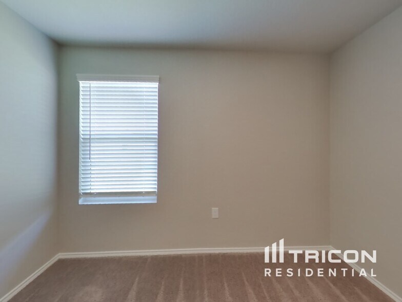 Building Photo - 5603 Apricot Mist