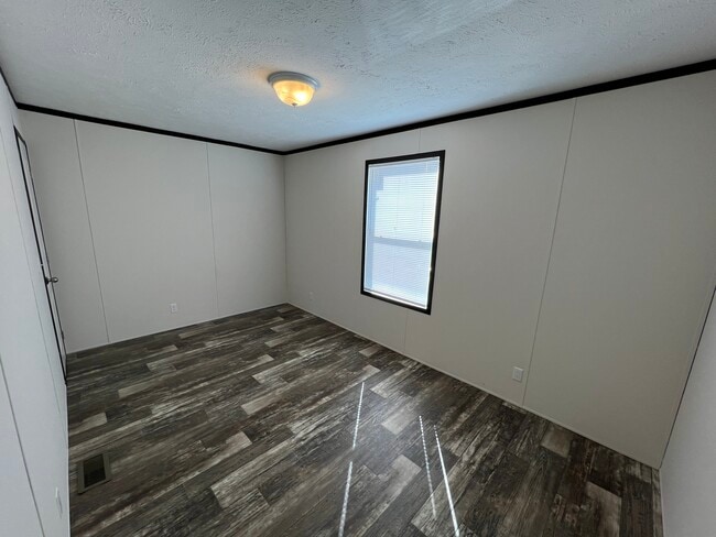 Building Photo - 38112 Ducharme Dr