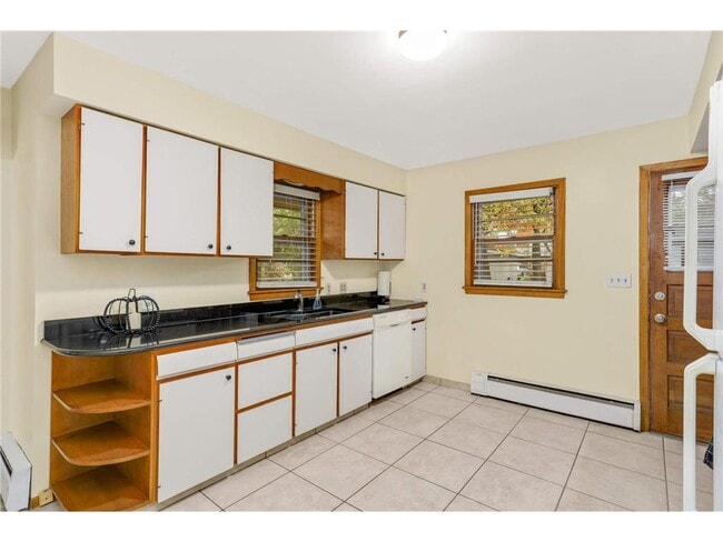 Building Photo - 2331 W Medicine Lake Dr