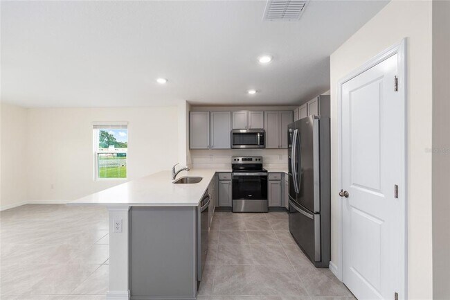 Building Photo - 8247 SW 67th Ave