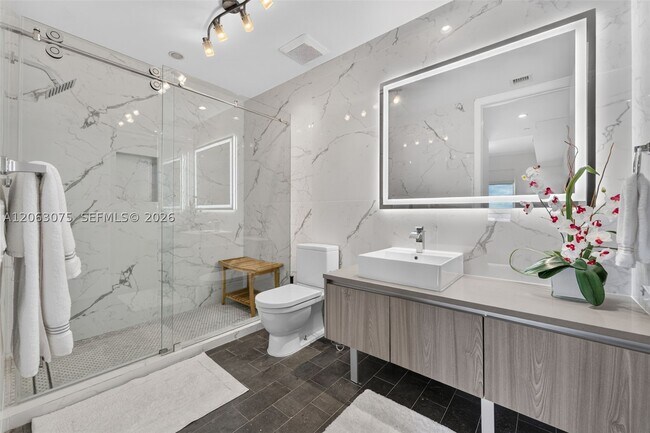 Building Photo - 1100 Biscayne Blvd