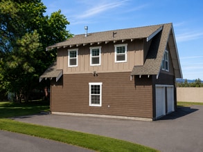 Building Photo - 118 SE Roosevelt Ave