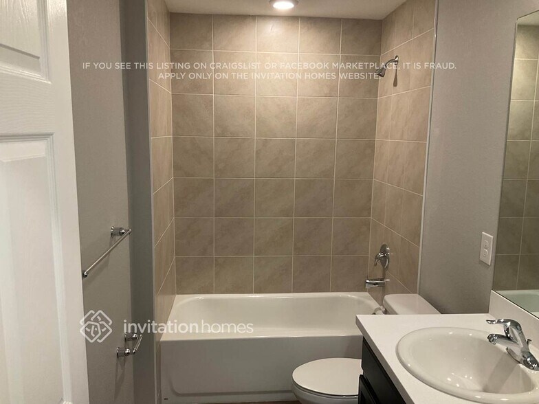 Building Photo - 25178 Alicante Dr
