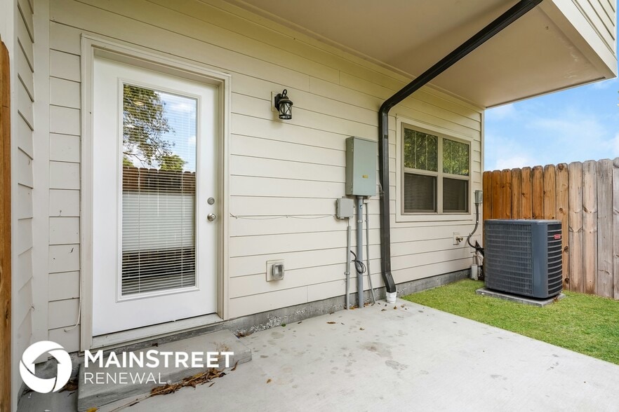 Building Photo - 136 Hartsville Ct