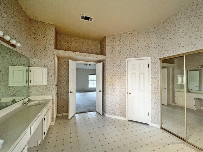 Building Photo - 6204 Old Harbor Ln