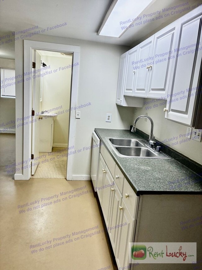 Building Photo - Charming Studio + Bonus Room in Maple Leaf with Private Entrance & Outdoor Space