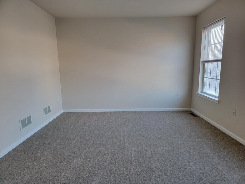 Building Photo - 673 Rockwood Dr