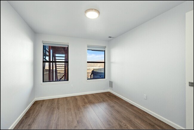 Building Photo - EAST2746