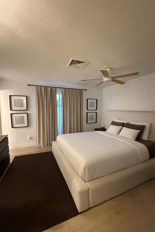 Building Photo - 948 E Grandview St