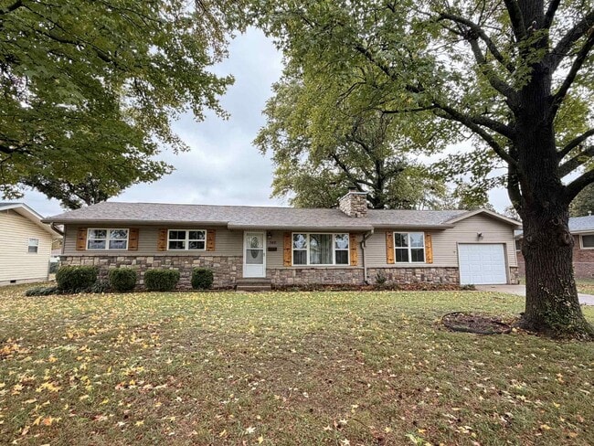 Primary Photo - BEAUTIFUL 3 BEDROOM / 2 BATHROOM HOME IN J...