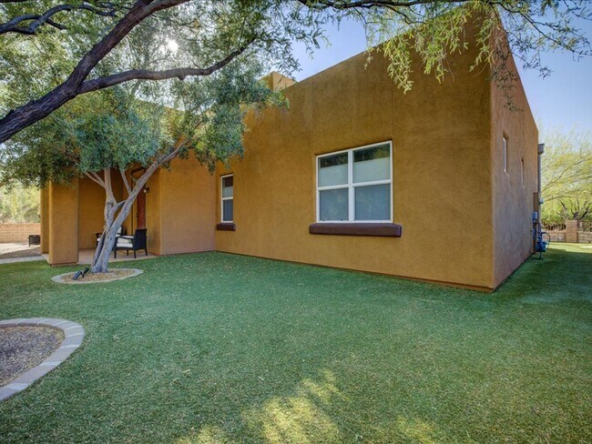 Building Photo - 10570 E Eleanor Maldonado Pl