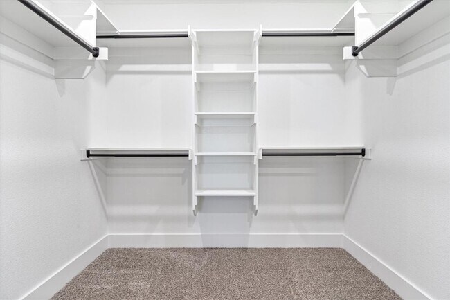 Building Photo - 7004 SW Orange Ave