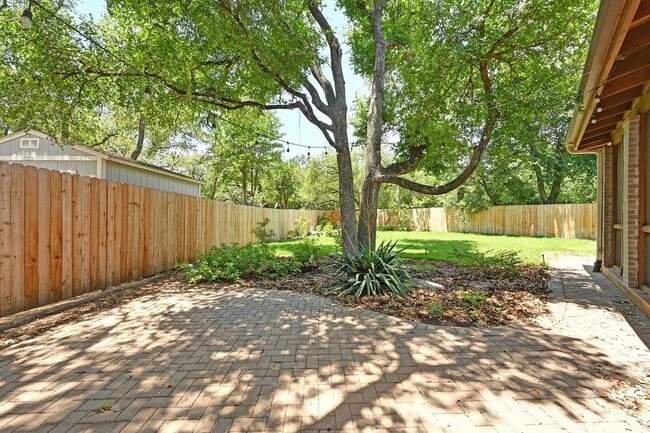 Building Photo - 11305 Nutwood Cove