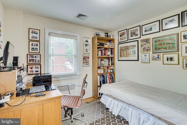 Building Photo - 609 Upland Pl