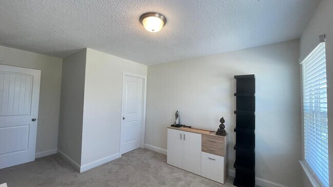 Building Photo - Beautiful 3 Bedroom, 3 Bathroom Home for Rent