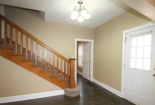 Building Photo - 6547 Bedford Ave