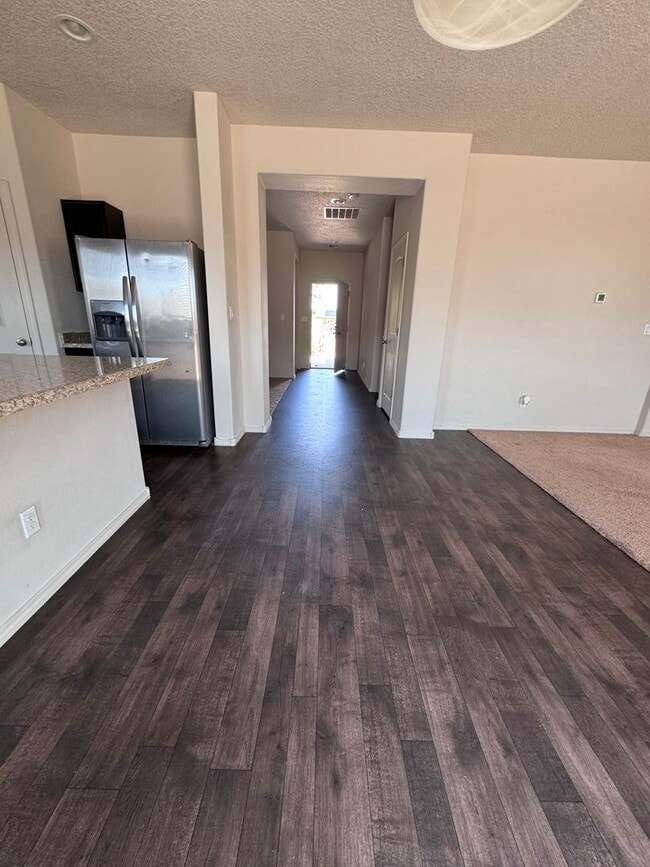 Building Photo - 4 bed home available now!