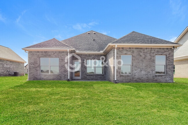 Building Photo - Fantastic 4bd/2ba home! Coming soon!