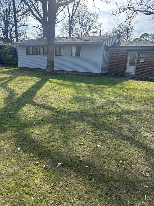 Building Photo - Contact Peggy 501 676 1758