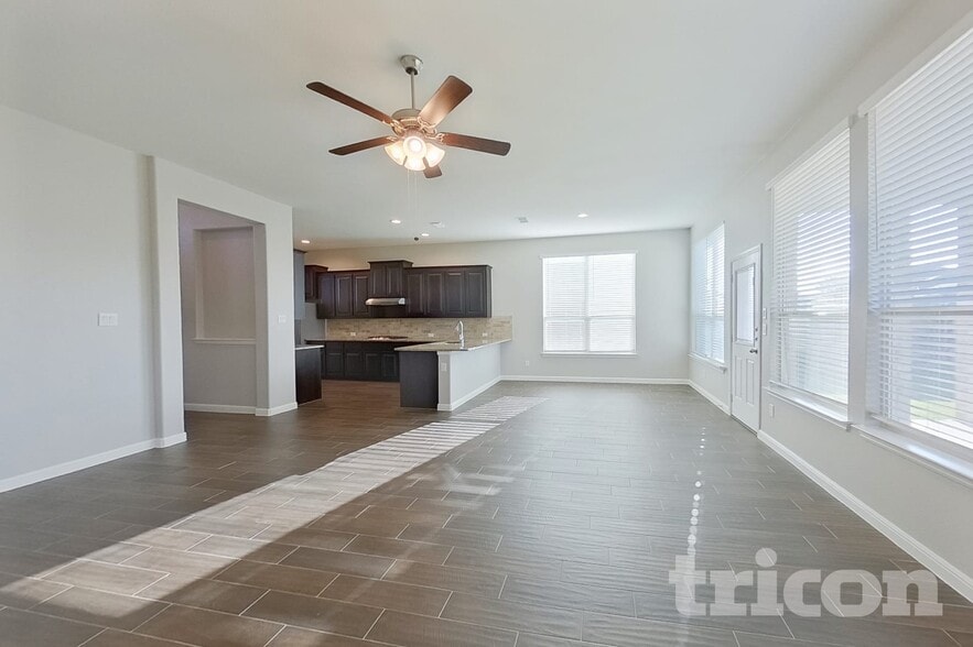Building Photo - 612 Golden Bell Dr